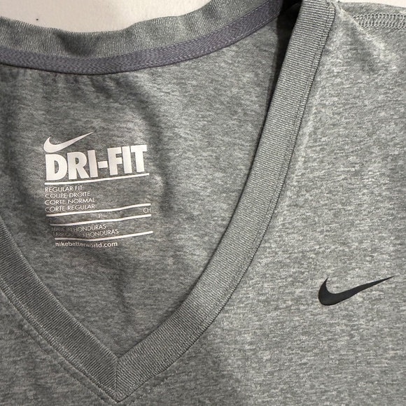 Grey Nike Dry Fit T-Shirt - Small - Picture 2 of 2